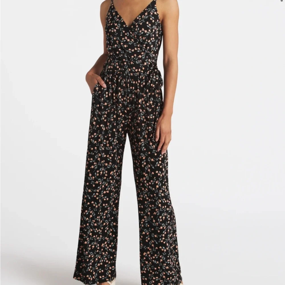 Kaleigh Women’s Black Floral Jumpsuit - Picture 5 of 11